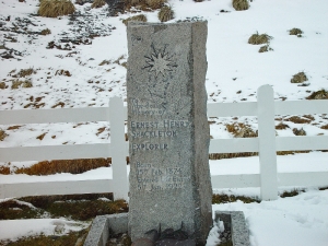 South_Georgia_Ernest_Shackleton_grave_in_Grytviken